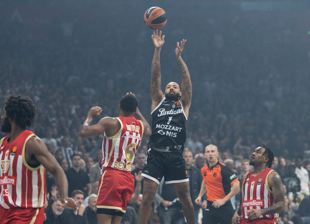 ZVEZDA I PARTIZAN IZJEDNAČENI POSLE SEDAM KOLA: Evo kako izgleda nova tabela Evrolige nakon večitog derbija!