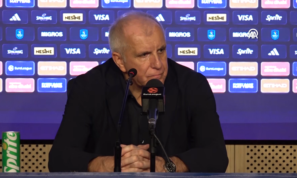 OBRADOVIĆ BESAN POSLE DEBAKLA U ISTANBULU: Upozorio igrače, ali ga nisu poslušali – „Nije bilo odbrane uopšte!“
