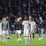 „PARTIZANE, ŠUTNI BAR NA GOL“: Nezadovljni Grobari ispratili svoje ljubimce prozivkama sa tribina!