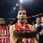 ZVEZDA NA TREĆEM MESTU EVROLIGE, PARTIZAN SVE DALJE OD VRHA: Pogled na tabelu otkriva neverovatnu gužvu, čak sedam klubova ima isti skor!