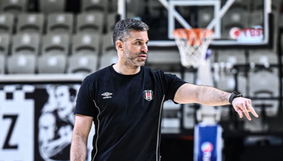 ALIMPIJEVIĆ SLAVIO JUBILEJ, PA ODRŽAO LEKCIJU IGRAČIMA: „Nema veze sa sudijama, moramo da budemo pametniji!“