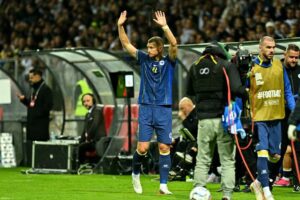 EMOTIVAN OPROŠTAJ U ZENICI: Edin Džeko odigrao poslednji meč za Bosnu i Hercegovinu, bakljada za legendu!