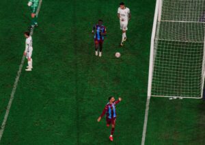 ZVEZDU ČEKA PAKAO PROTIV TRABZONA: Salah i društvo srušili Vlahovićev Bešiktaš, Savić odigrao svih 90 minuta!