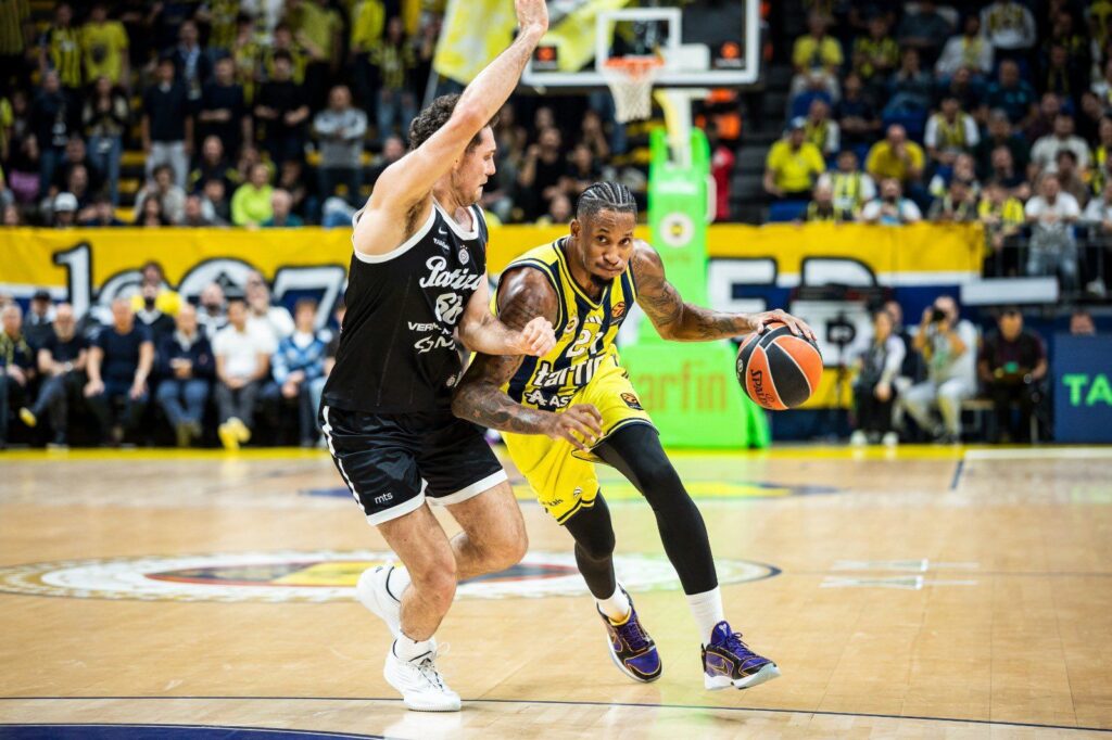 PARTIZAN NESTAO NA POLUVREMENU: Fener kao druga ekipa u trećoj četvrtini, crno-beli potpuno nemoćni!