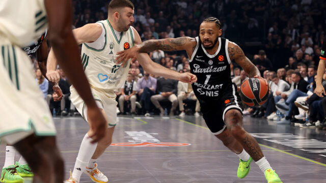 (POLUVREME) PARTIZAN BEZ RITMA U NAPADU: Željkov PAO ima prednost u Areni!